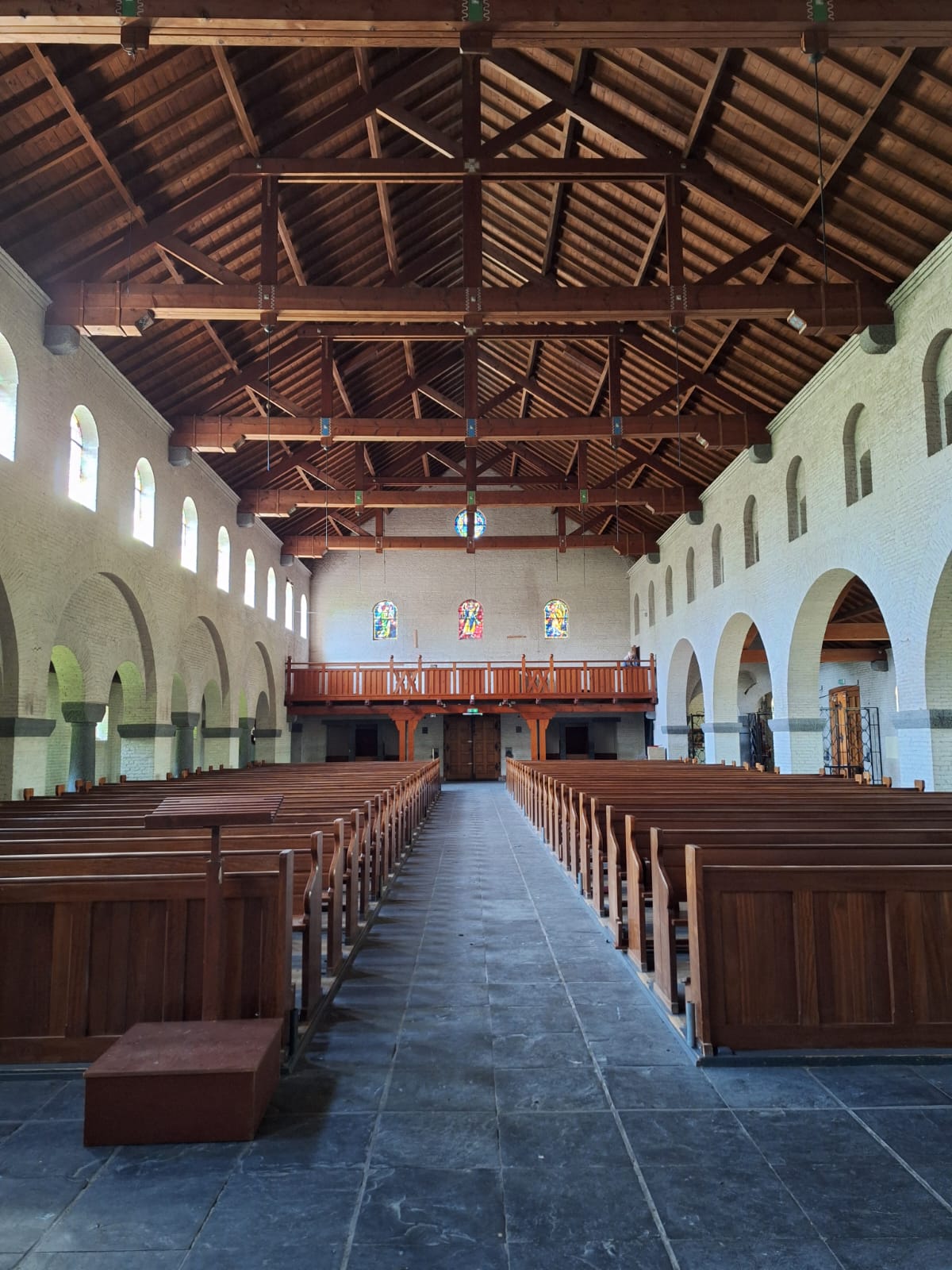 De bakstenen voormalige Sint-Antoniuskerk van Breedeweg.